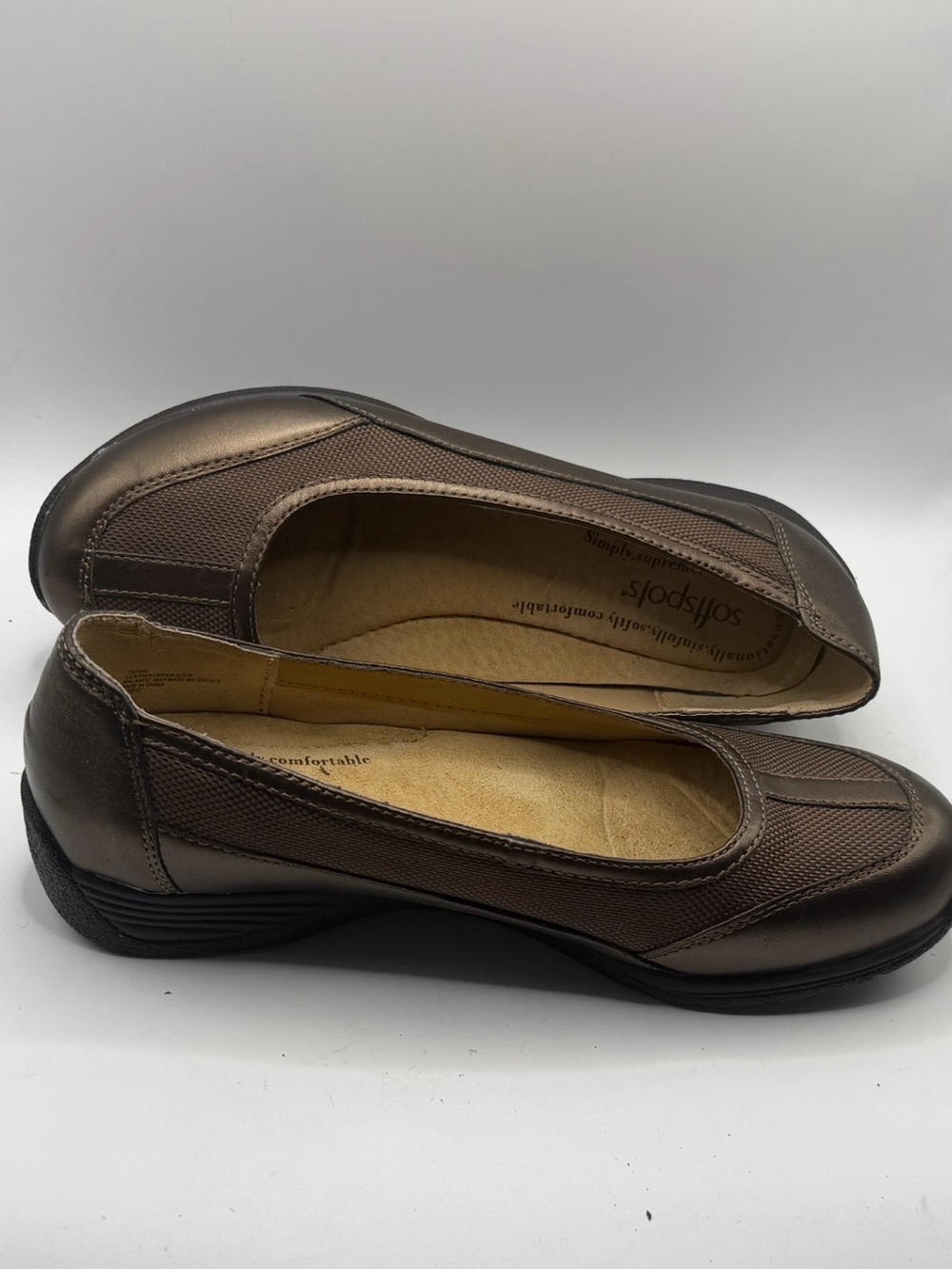NWOT Softspots Metallic Bronze Slip Ons Comfort Flats -Size 8 - Picture 3 of 8
